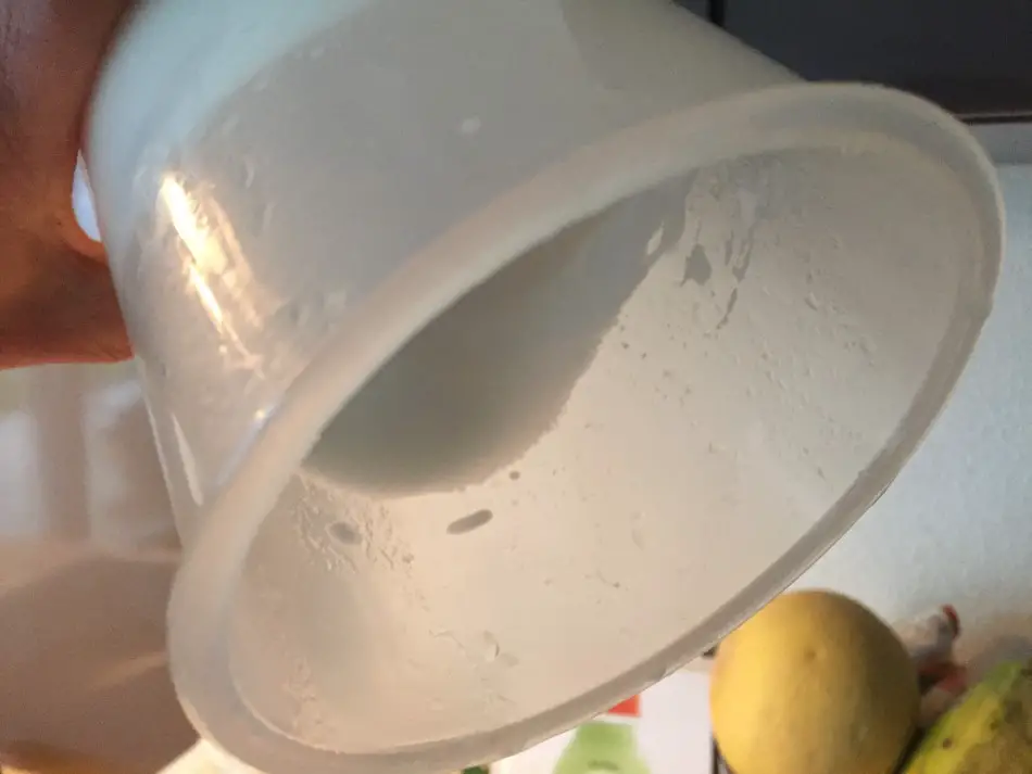 veganes Baiser aus Kichererbsenwasser - perfektes Topping für die Johannsibeermuffins