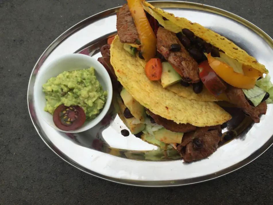 Tacos mit Gemüse und Avocado-Dip