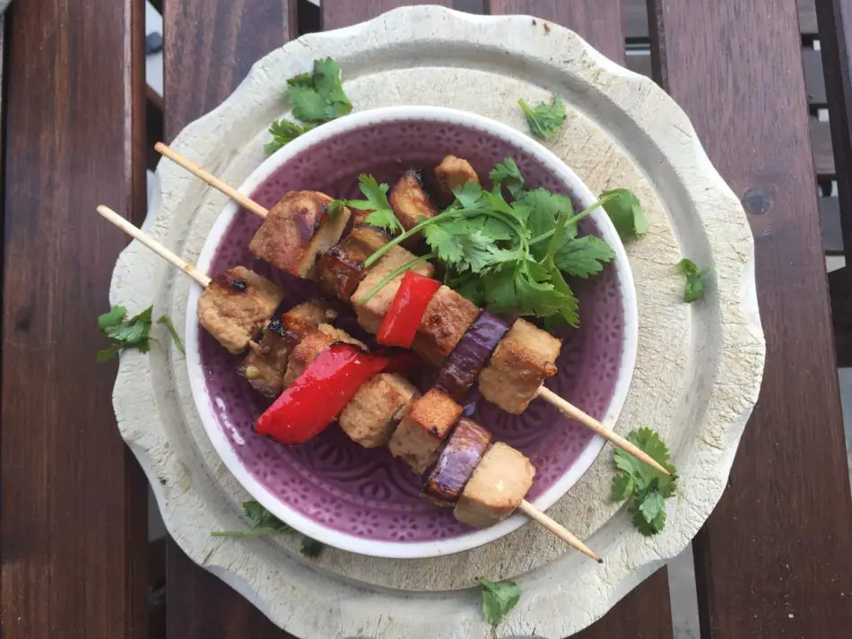 Tofuspieße mit mariniertem Tofu und Gemüse