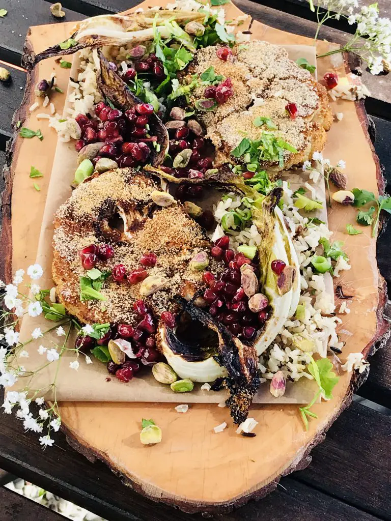 Blumenkohlsteak vegan - einfach und schnell aus dem Ofen - gesunde Pflanzenkost von vegane Campingkueche