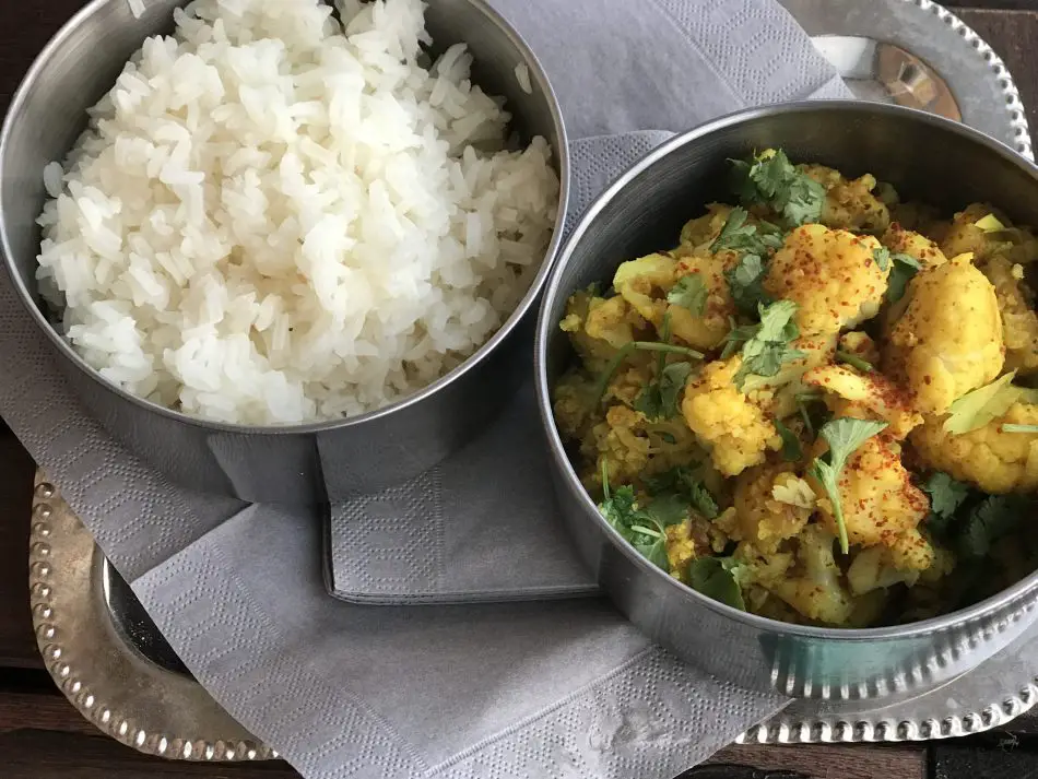 Kartoffel-Blumenkohl-Gericht indisch
