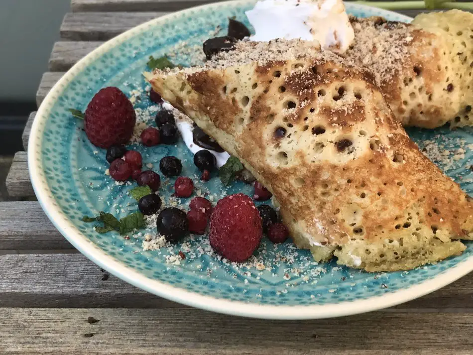 vegane Palatschinken mit Schokoladen-Nuss-Füllung