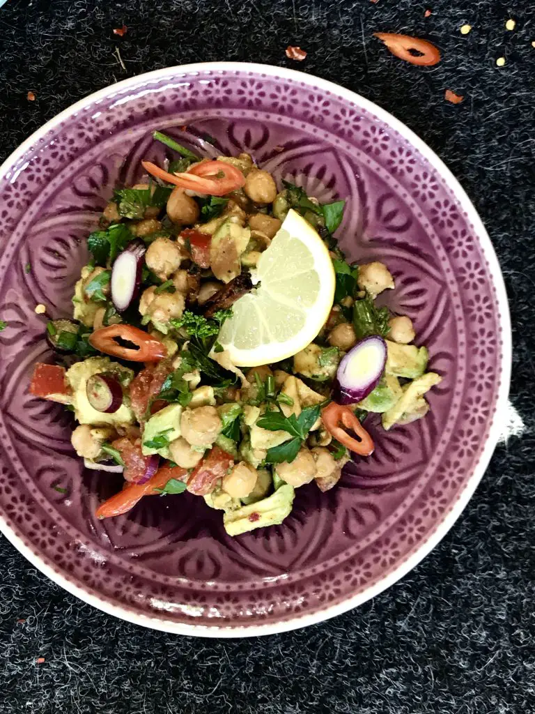 kichererbsen-Salat mit garam masala - schnell gemacht perfekt fuer veganes campen