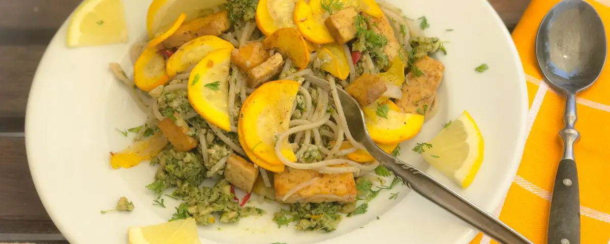 Reis-Spaghetti mit Korianderpesto - einfach, vegan, gesund