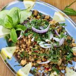 veganes Laap - laotischer Hackfleischsalat mit Zitrone, Chili Minze und Koriander