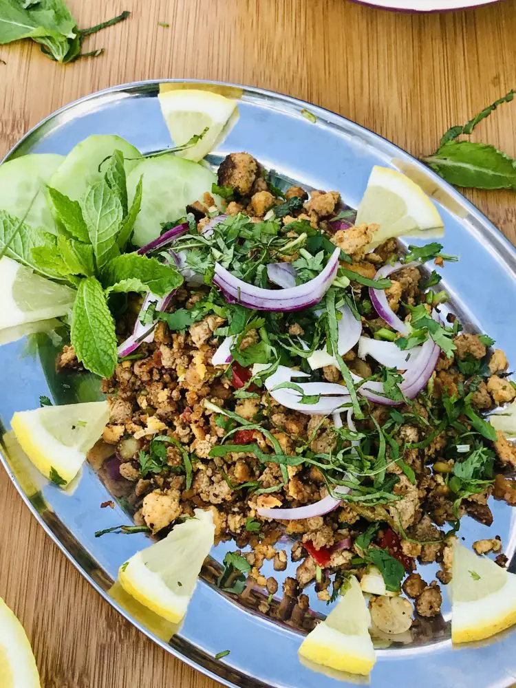 veganes laab - laotischer hackfleichsalat in vegan - schnelles veganes Campinggericht